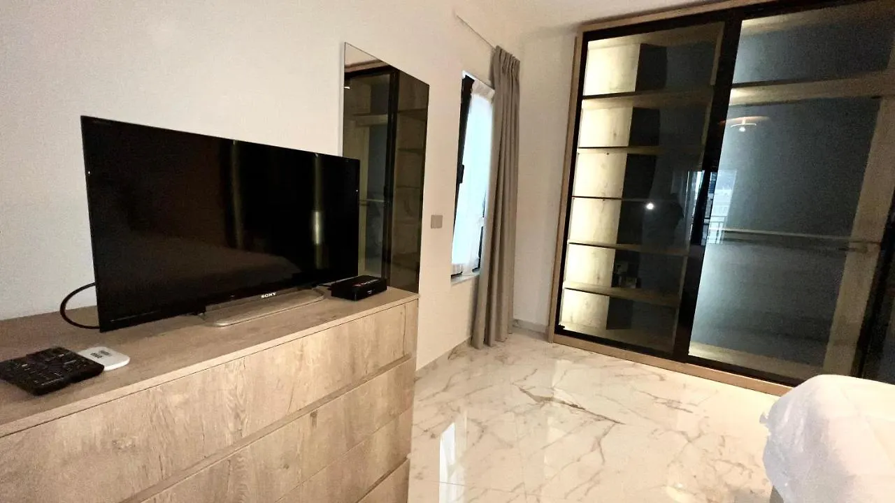 Zeus Tirana Suite Deluxe 0*,  Albania